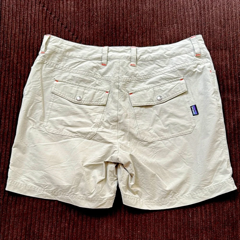 Patagonia Women’s Shorts 10 khaki - Picture 1 of 7